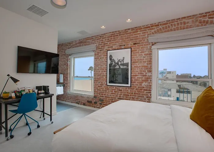 Venice Beach Waldorf